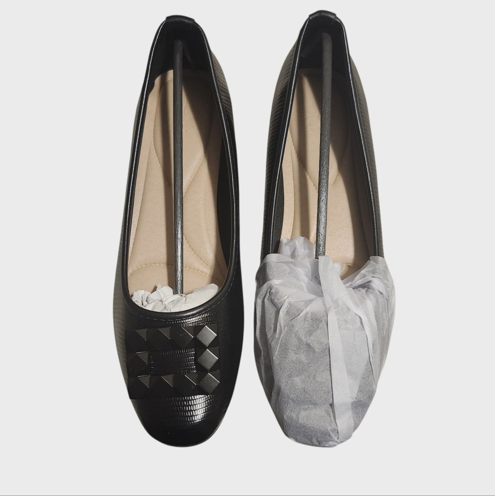 Lika Womens Black Flats New Size 8M